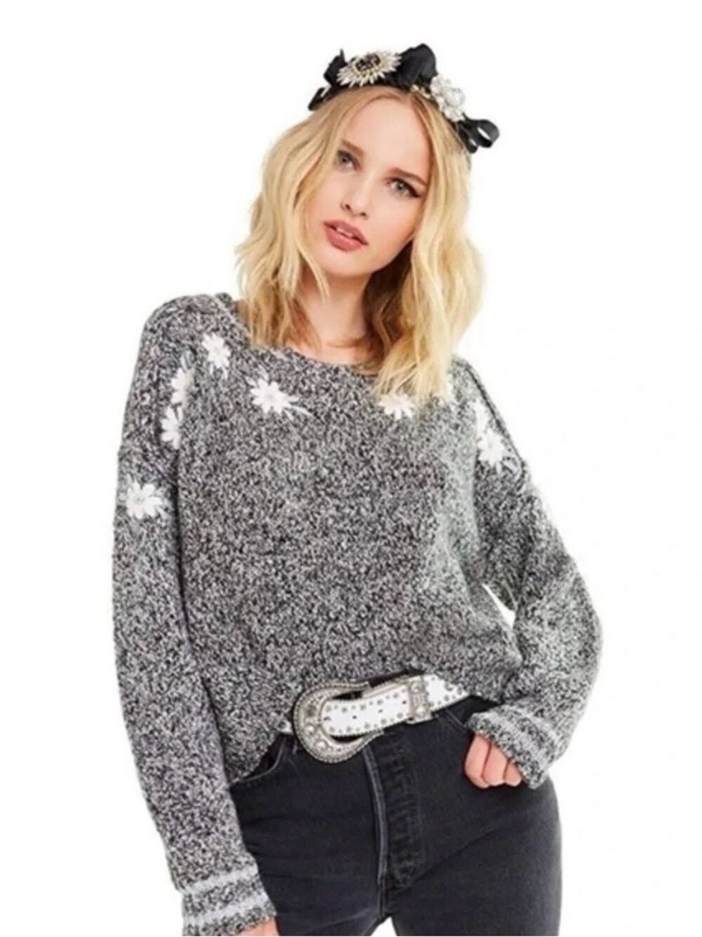 Wildfox Flower Field Lewis Embroidered Sweater SZ S Bkack Off White